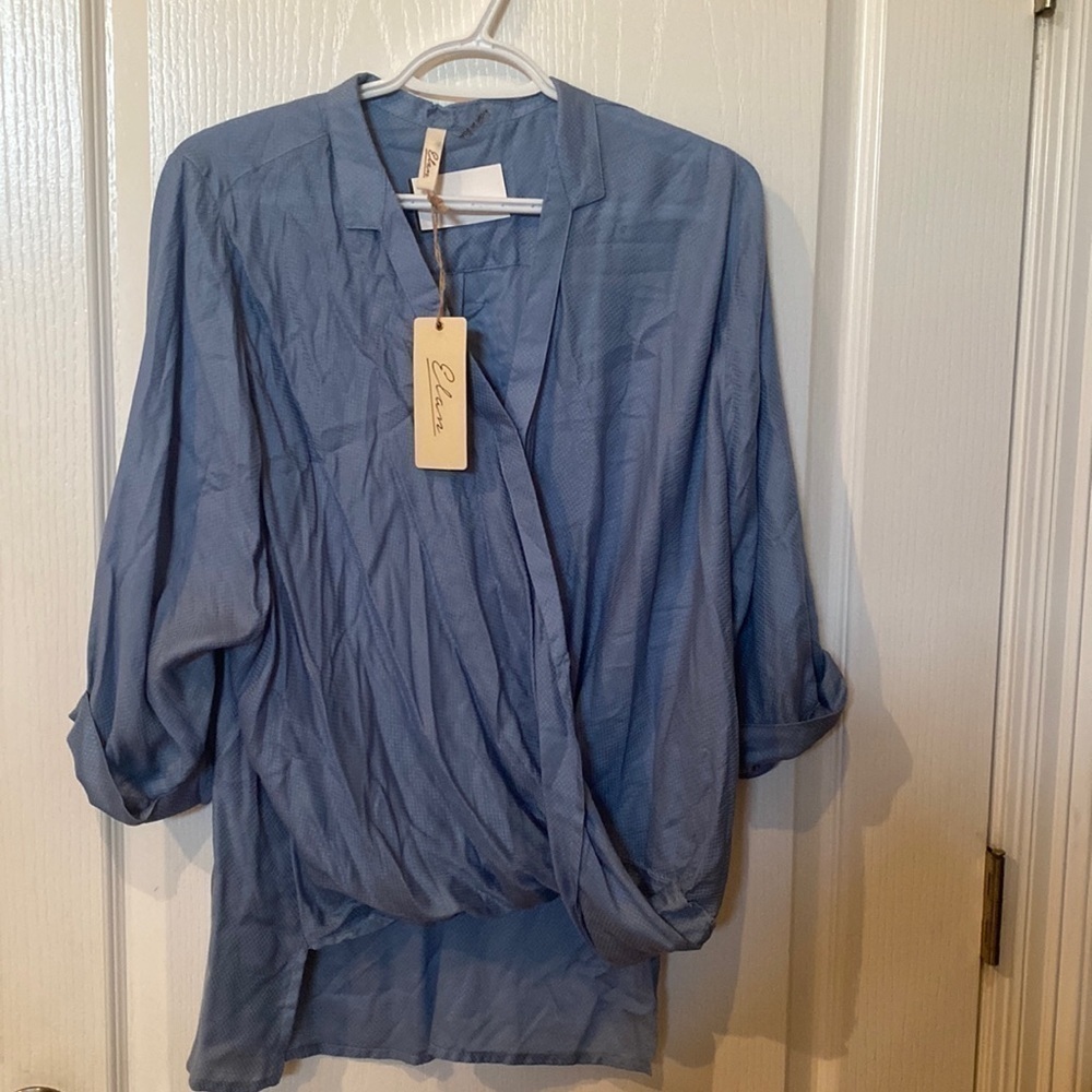 Elan Crisscross front Hi low hem rolled 3/4 sleeve V-neck top